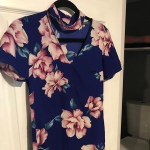 USED ONCE SOPRANO SIZE MEDIUM V LINE COLLAR BLOUSE